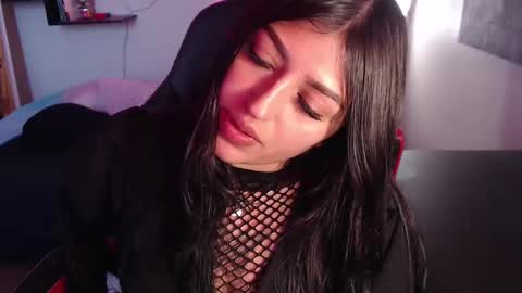 Snapshot of _dennise chatting on 12.15.25 _dennise online show from 12.15.25