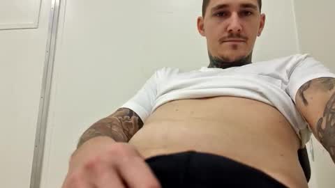 Snapshot of _devil_in_me_ chatting on 09.17.25 _devil_in_me_ online show from 09.17.25