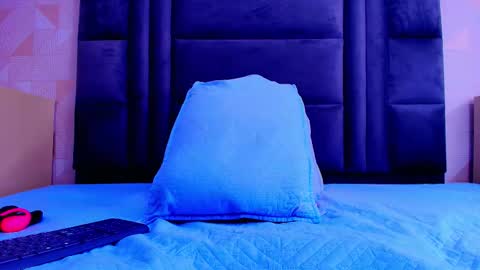 Snapshot of _diionne chatting on 10.27.25 Dione online show from 10.27.25