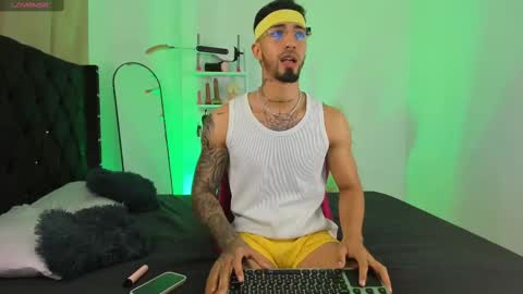 Snapshot of _duriel chatting on 10.02.25 Duriel online show from 10.02.25