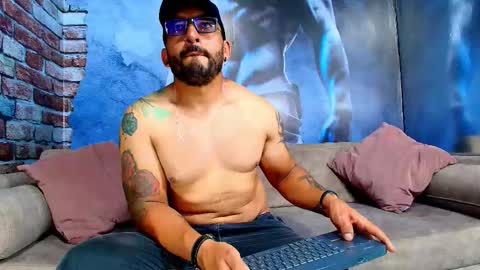 Snapshot of _dylan_santos chatting on 03.18.26 Dylan Santos online show from 03.18.26