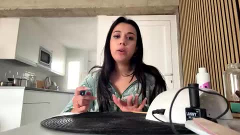 Snapshot of _elena_barra chatting on 04.02.26 elena barra online show from 04.02.26