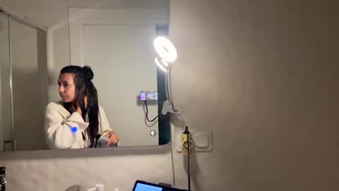 Snapshot of _elena_barra chatting on 04.24.26 elena barra online show from 04.24.26