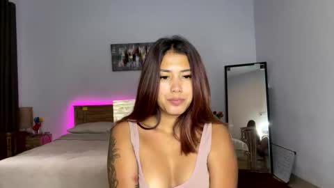 Snapshot of _elisavae chatting on 12.21.25 elisa online show from 12.21.25