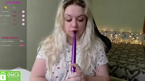 chloue and Gretta online show from 02.06.25