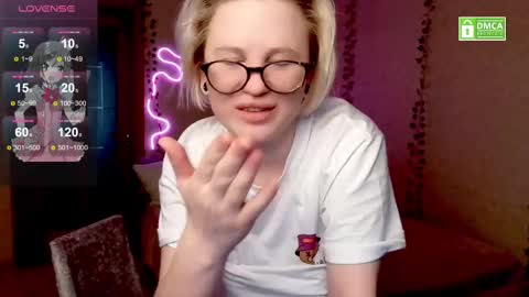 chloue and Gretta online show from 02.09.25