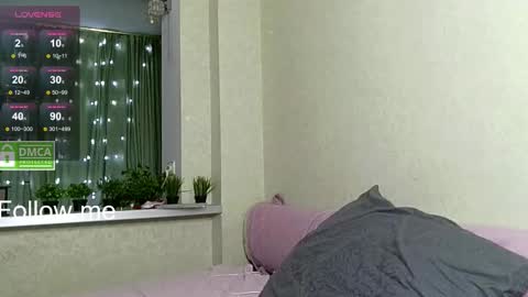 chloue and Gretta online show from 12.02.25