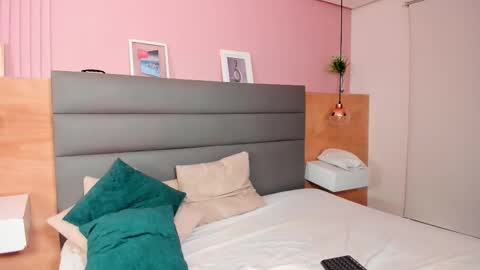 Emma online show from 12.22.25