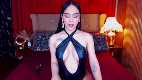 Snapshot of _empressvalerie_ chatting on 10.24.25 _empressvalerie_ online show from 10.24.25