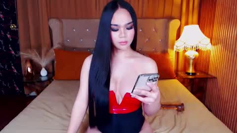 Snapshot of _empressvalerie_ chatting on 11.21.25 _empressvalerie_ online show from 11.21.25