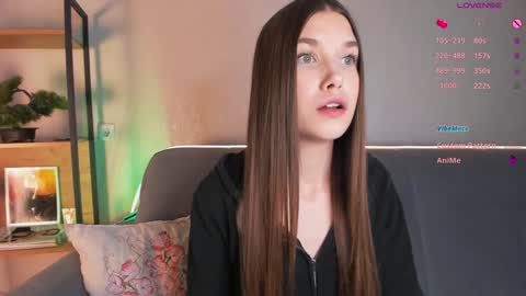 Snapshot of _eva_lee chatting on 12.08.24 Alice online show from 12.08.24