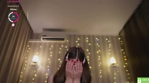 Snapshot of _eva_lee chatting on 12.05.25 Alice online show from 12.05.25