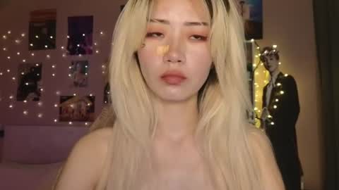Snapshot of _eve____ chatting on 06.18.26 EveEva online show from 06.18.26