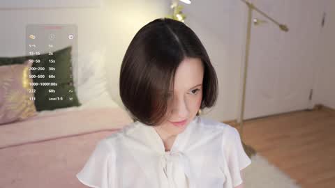 Essie  online show from 01.05.25