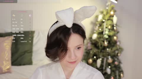 Essie  online show from 01.12.25