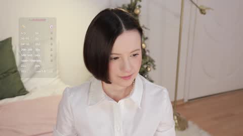 Essie  online show from 01.20.25