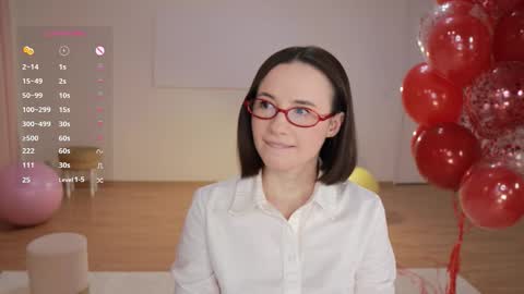 Essie  online show from 09.22.25