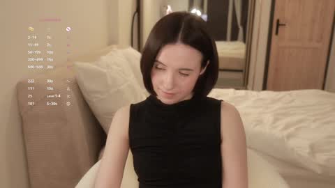 Essie  online show from 04.15.26