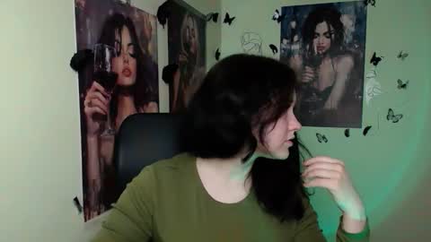 Snapshot of _foxy_lady chatting on 04.11.26 Alice online show from 04.11.26