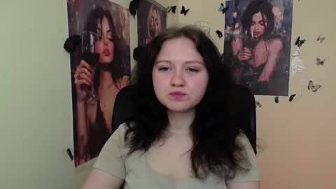 Snapshot of _foxy_lady chatting on 04.13.26 Alice online show from 04.13.26