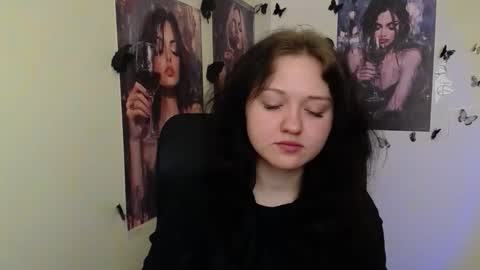 Snapshot of _foxy_lady chatting on 04.17.26 Alice online show from 04.17.26