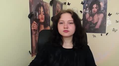 Snapshot of _foxy_lady chatting on 04.20.26 Alice online show from 04.20.26