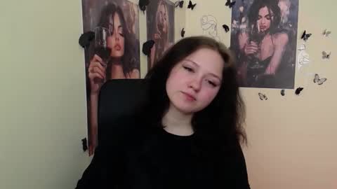 Snapshot of _foxy_lady chatting on 04.27.26 Alice online show from 04.27.26