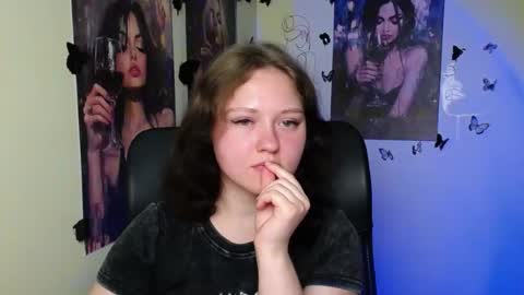 Snapshot of _foxy_lady chatting on 06.12.26 Alice online show from 06.12.26