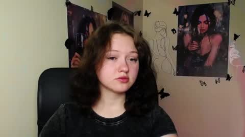 Snapshot of _foxy_lady chatting on 06.16.26 Alice online show from 06.16.26