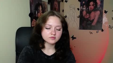 Snapshot of _foxy_lady chatting on 06.25.26 Alice online show from 06.25.26