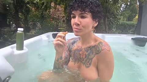 Frankie Rivers allmylinks  online show from 10.26.25