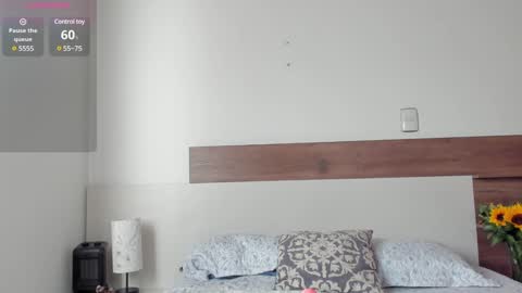 Snapshot of _fullmoon chatting on 01.12.25  fullmoon online show from 01.12.25