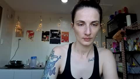 Snapshot of _goddessaurora chatting on 12.14.25 Goddess Aurora online show from 12.14.25