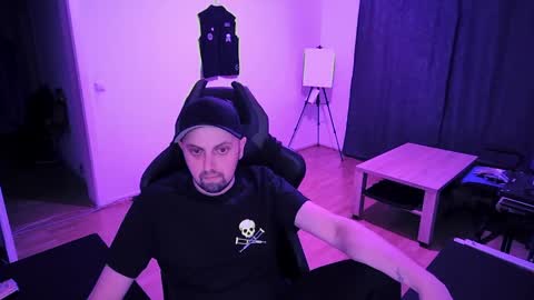 Snapshot of _gravewalker_ chatting on 06.03.26 Dennis online show from 06.03.26