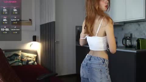 Snapshot of _guesswhat_ chatting on 09.24.25 Katarina online show from 09.24.25