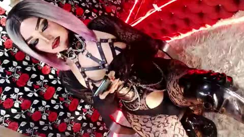 Snapshot of _hailyourqueenx chatting on 11.18.25 GoDDess Chloe online show from 11.18.25