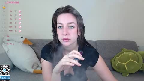 Snapshot of _halllseyyy_ chatting on 09.18.25 Hi everybody my name is Halsey online show from 09.18.25