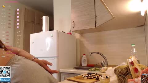 Snapshot of _halllseyyy_ chatting on 10.16.25 Hi everybody my name is Halsey online show from 10.16.25