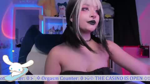 Snapshot of _heavenly_blue_ chatting on 06.18.26 Bluey online show from 06.18.26