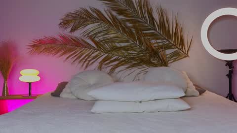 Snapshot of _ho11y_ chatting on 12.22.24 Holly online show from 12.22.24