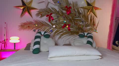 Snapshot of _ho11y_ chatting on 01.07.25 Holly online show from 01.07.25