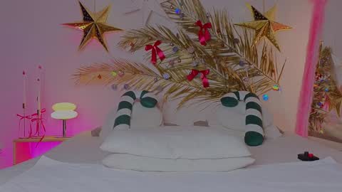 Snapshot of _ho11y_ chatting on 01.12.25 Holly online show from 01.12.25