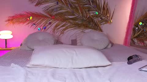 Snapshot of _ho11y_ chatting on 03.01.25 Holly online show from 03.01.25