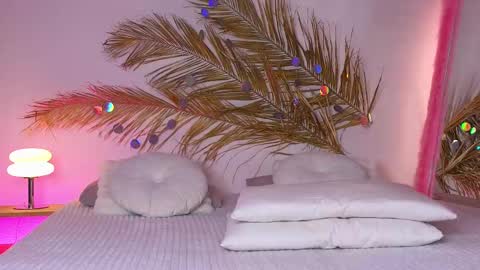 Snapshot of _ho11y_ chatting on 03.02.25 Holly online show from 03.02.25