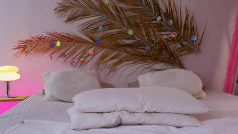 Snapshot of _ho11y_ chatting on 03.07.25 Holly online show from 03.07.25