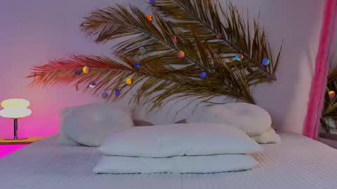 Snapshot of _ho11y_ chatting on 03.08.25 Holly online show from 03.08.25