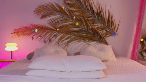 Snapshot of _ho11y_ chatting on 03.12.25 Holly online show from 03.12.25