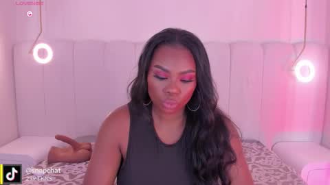 Snapshot of _huge_boobs_ebony chatting on 02.13.26 Darlis online show from 02.13.26