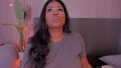 Snapshot of _huge_boobs_ebony chatting on 03.17.26 Darlis online show from 03.17.26