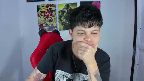 Snapshot of _ian_sweet chatting on 12.17.25 ian online show from 12.17.25